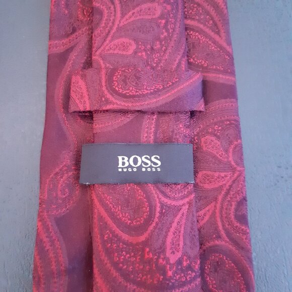 Hugo Boss Deep Red Paisley 100% Silk Tie - Picture 2 of 10